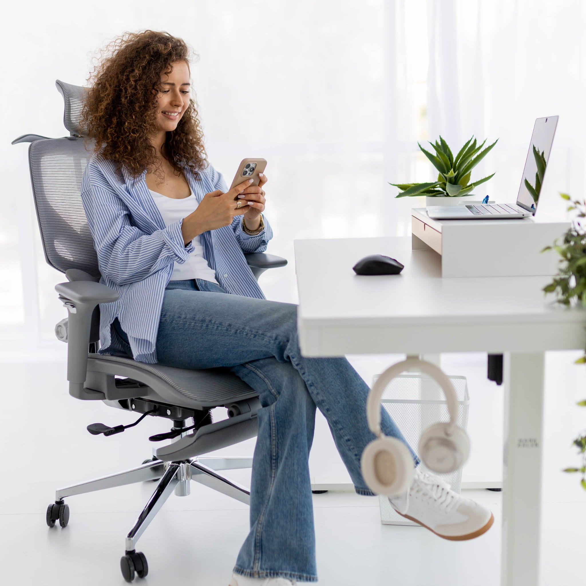 Mark Adler Leader 8.2 Weißer elektrischer Schreibtisch