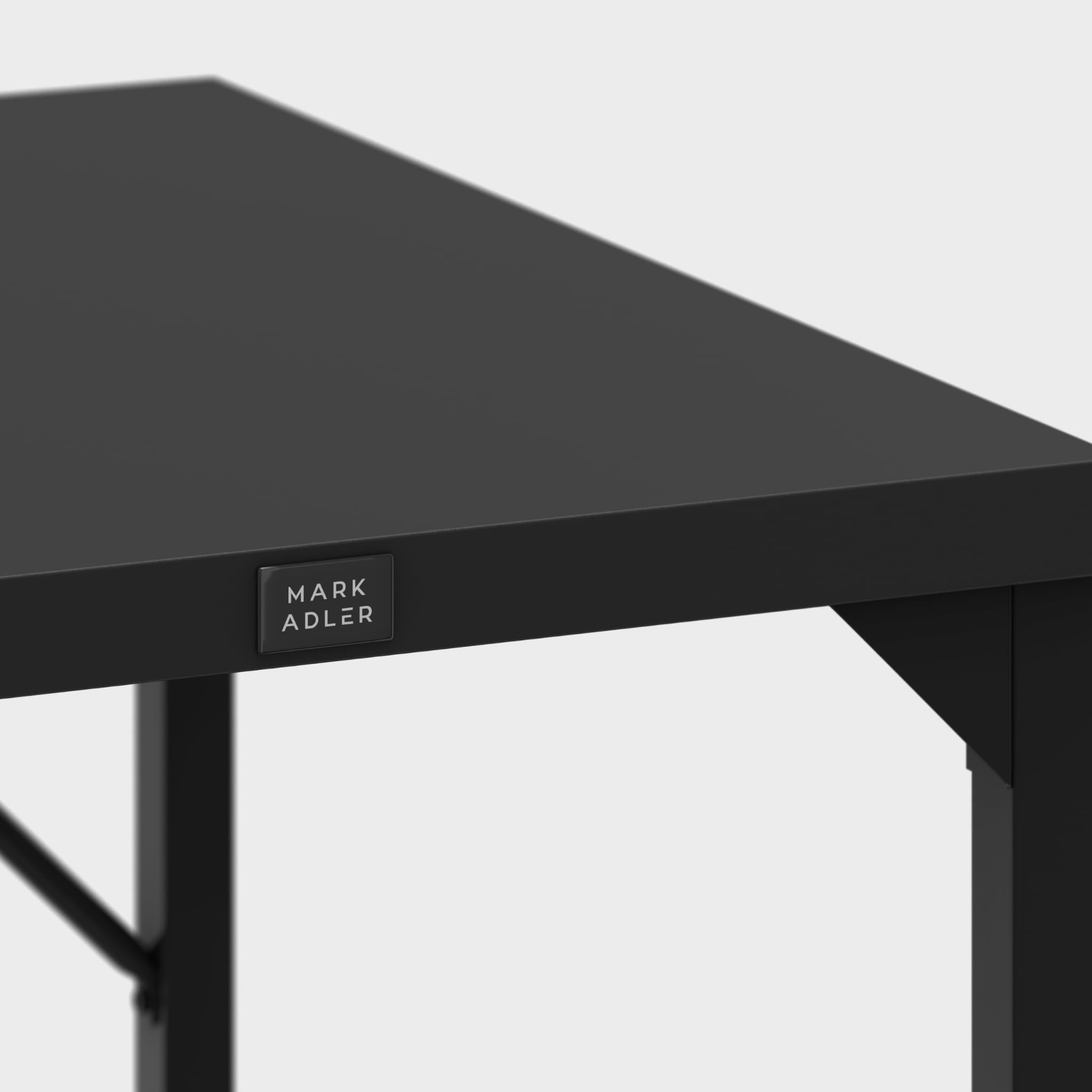 Mark Adler Leader 1.3 Schwarzer Schreibtisch
