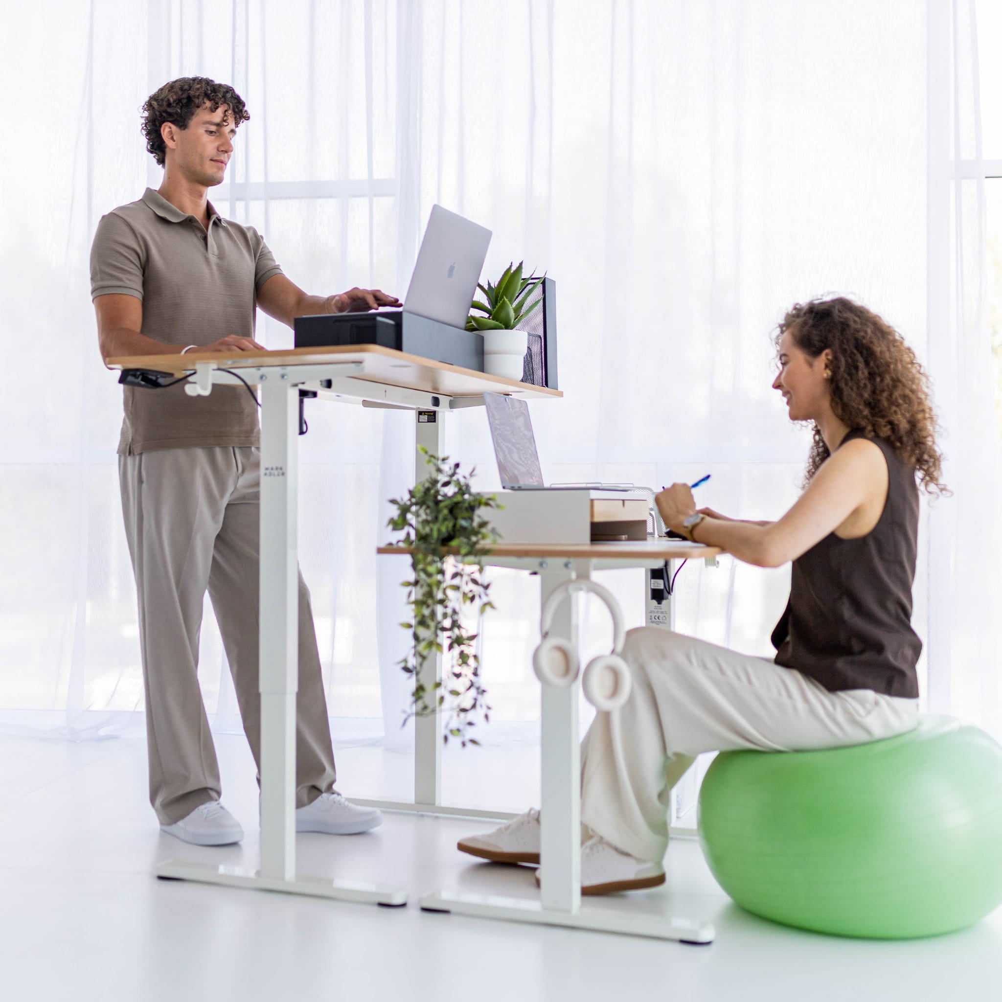 Mark Adler Leader 7.0 Elektrischer Schreibtisch Craft