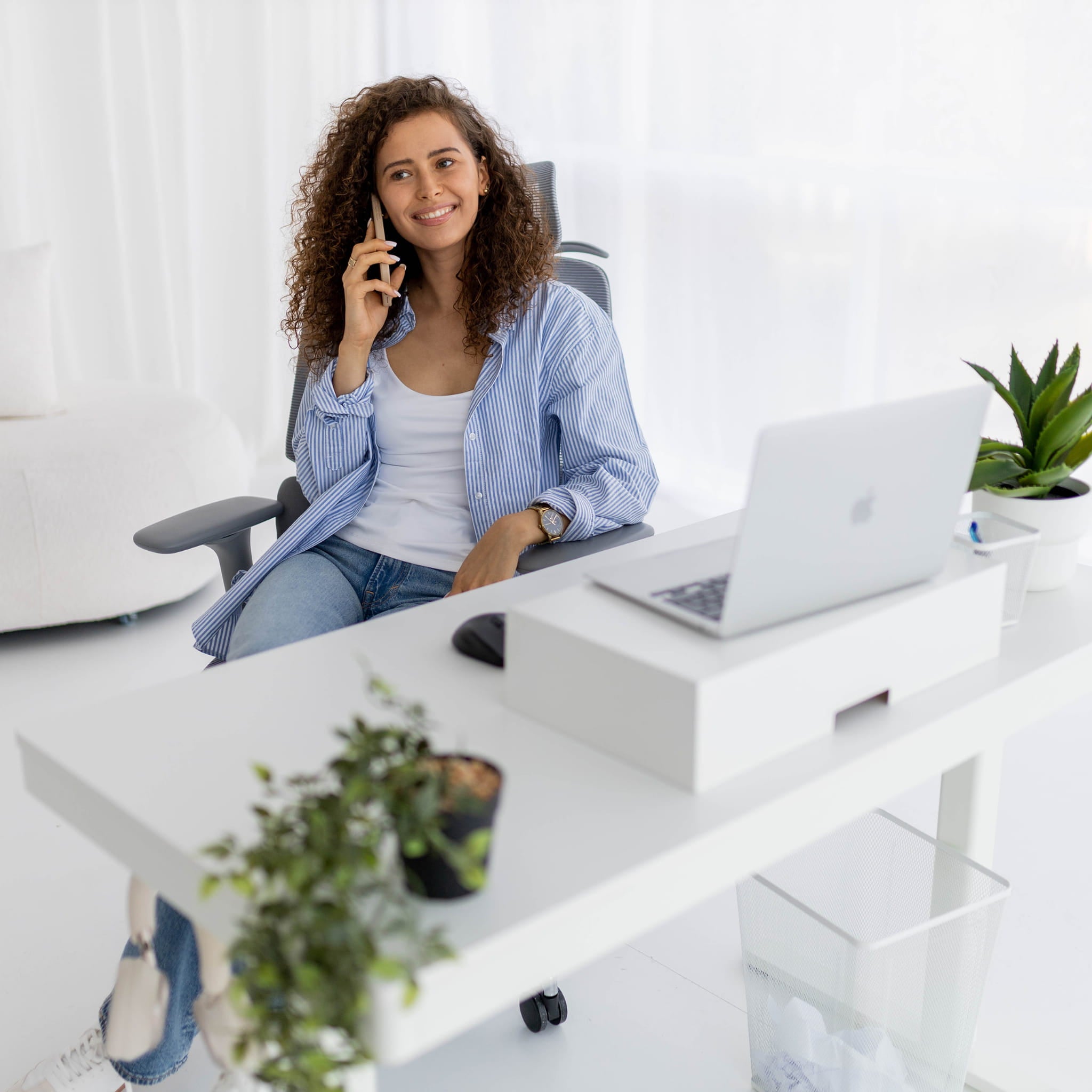 Mark Adler Leader 8.2 Weißer elektrischer Schreibtisch