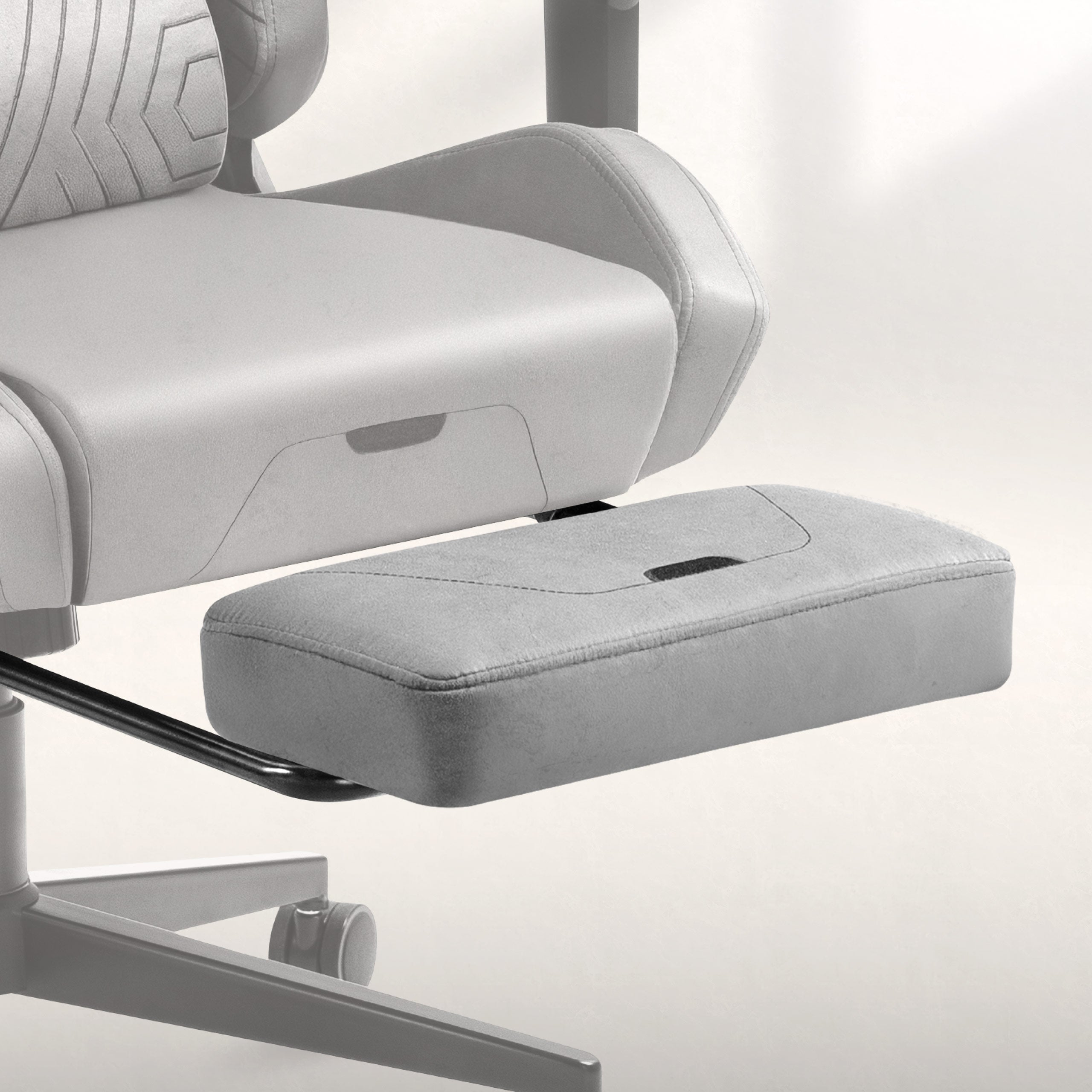 Einziehbare Fußstütze für mehr Komfort