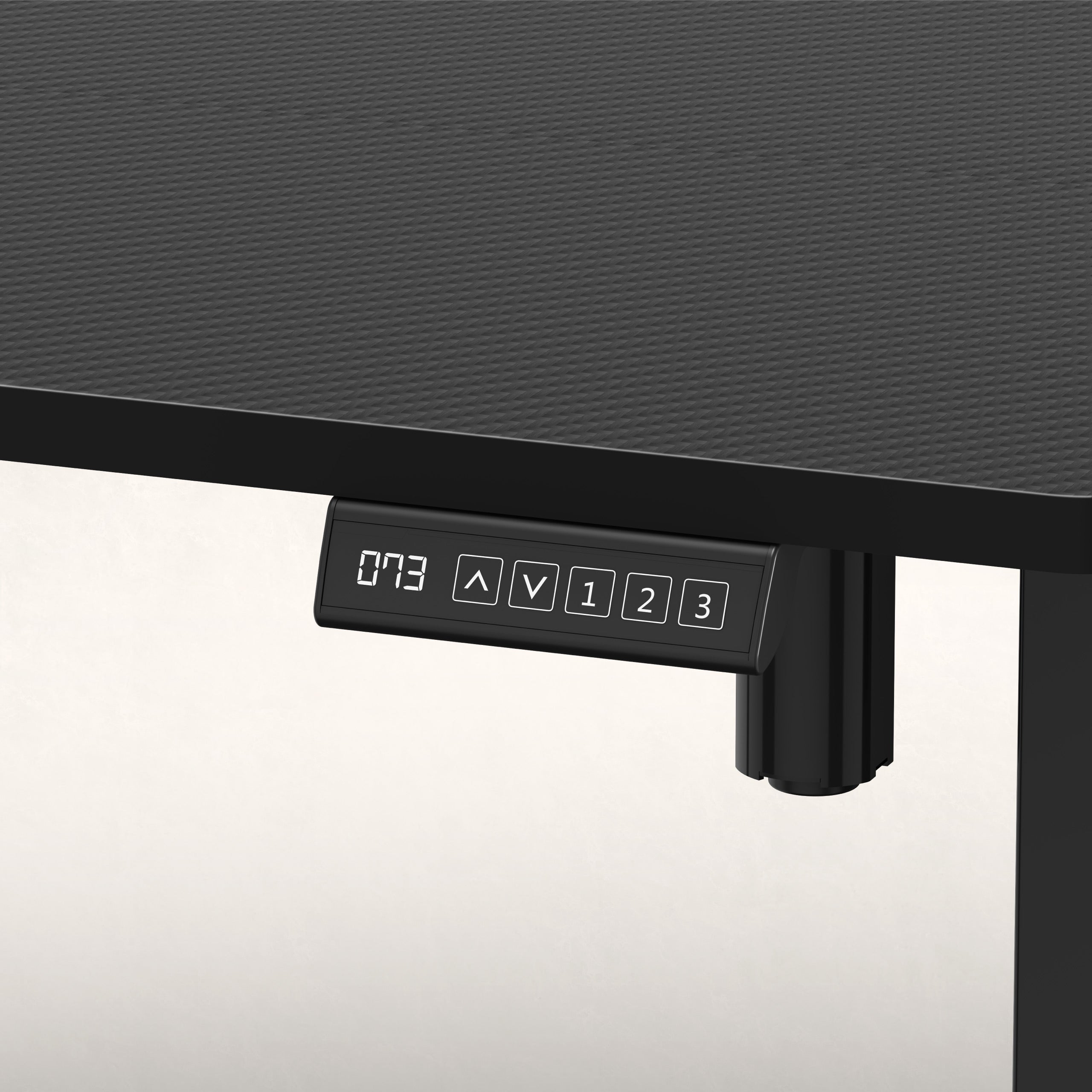 Schreibtisch mit einem Knopf angehoben